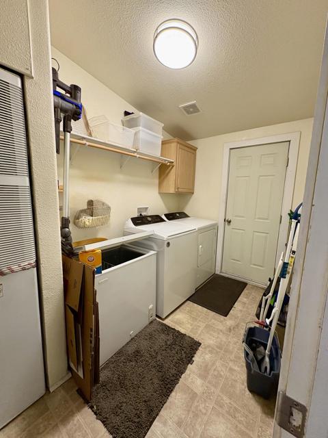 96 Sand Creek, Cathedral City CA: https://media.crmls.org/mediaz/f4048d61-442a-4af2-af12-1b10d297a808.jpg