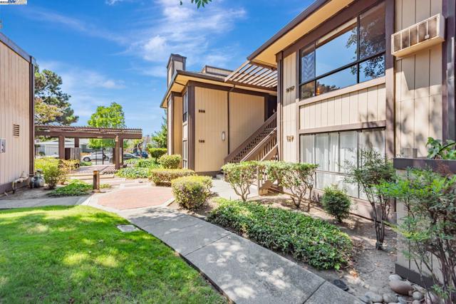 39090 Presidio Way, Fremont CA: https://media.crmls.org/mediaz/f4052667-354b-42b4-8d1f-c0509800d2a8.jpg