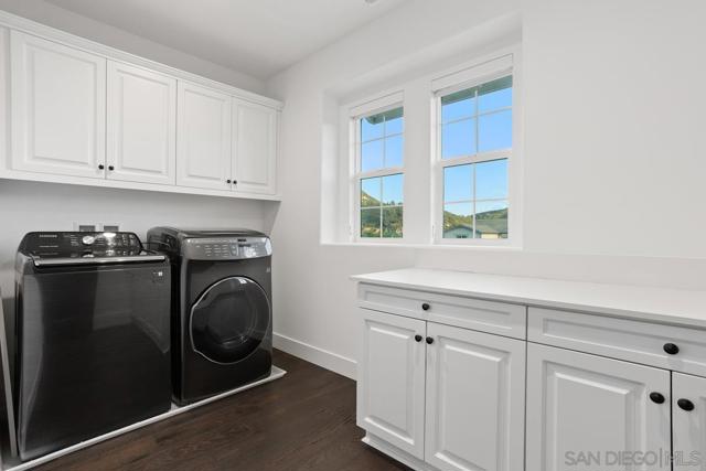 2807 California Poppy Street, Escondido CA: https://media.crmls.org/mediaz/f4053e46-2e5c-4956-909c-74d1fba423a8.jpg