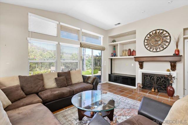 2385 Amber Oak Ln, Escondido CA: https://media.crmls.org/mediaz/f405fc90-ba2e-455b-84cd-9271cc1486c3.jpg