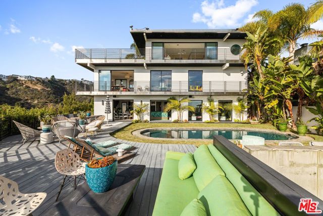 1501 Viewsite Terrace, Los Angeles CA: https://media.crmls.org/mediaz/f406790d-9de4-4c64-a9f9-28f1d28efded.jpg