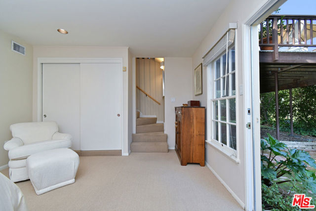 15213 Del Gado Drive, Sherman Oaks CA: https://media.crmls.org/mediaz/f4068130-5eff-4875-9d1b-c292b87f6f00.jpg