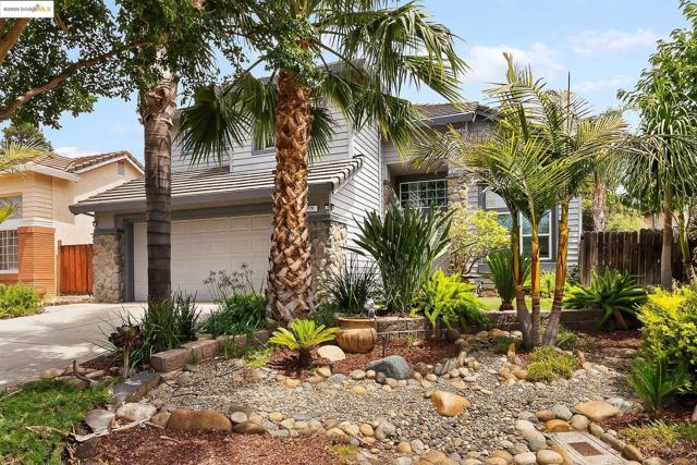 20 Goldmeadow Ct, Brentwood CA: https://media.crmls.org/mediaz/f406f378-baf7-460a-b529-02d64e227212.jpg