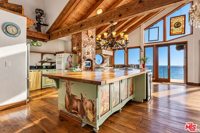 7007 Birdview Avenue, Malibu CA: https://media.crmls.org/mediaz/f40783a6-46f1-4bc0-8ed0-314134e3a2d8.jpg
