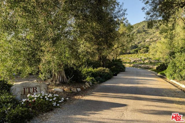 1915 Monte Alegre Drive, Carpinteria CA: https://media.crmls.org/mediaz/f407ab4f-70ef-4148-9e59-a4258540d644.jpg