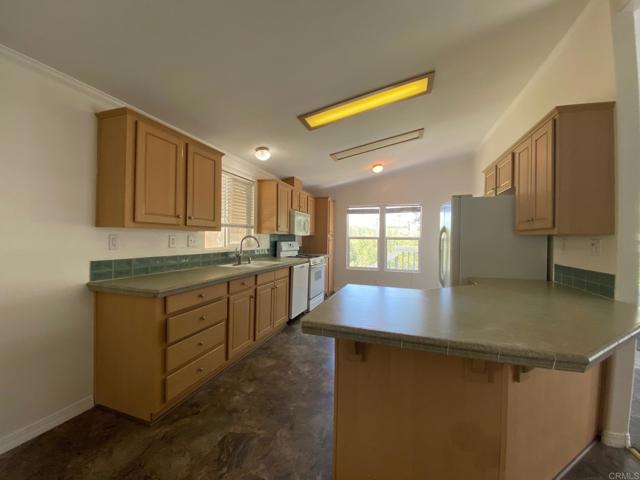 Detail Gallery Image 2 of 32 For 2130 Sunset Dr #142, Vista,  CA 92081 - 2 Beds | 2 Baths