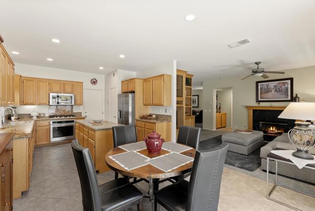 1222 N Creekside Drive, Chula Vista CA: https://media.crmls.org/mediaz/f407f020-62bd-4a47-b53c-6e146533cfb3.jpg