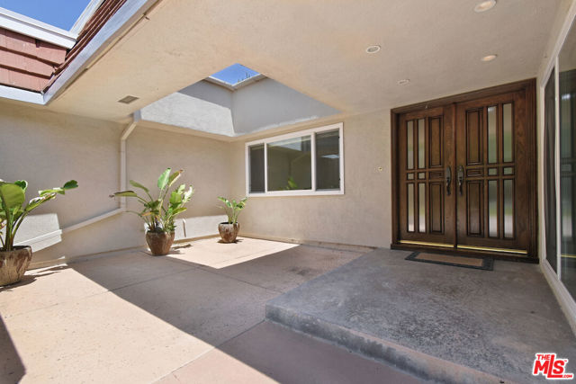 23637 Park Belmonte, Calabasas CA: https://media.crmls.org/mediaz/f4086133-97ee-4bfd-8118-2f2366b8a724.jpg