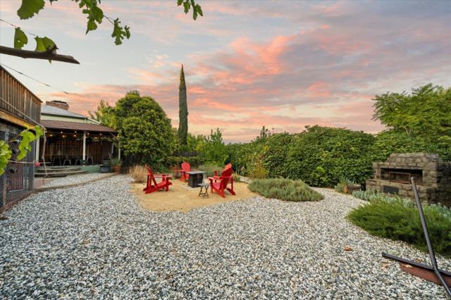 1901 Chestnut Street, Redding CA: https://media.crmls.org/mediaz/f409c486-00cb-4f50-9915-7265968aadaf.jpg