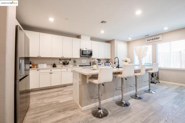 5132 Kevin PL, Rohnert Park CA: https://media.crmls.org/mediaz/f40a4bb0-f165-4a0d-a227-acbc6af38a82.jpg
