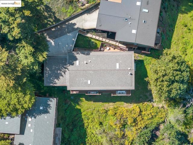 6533 Chelton DR, Oakland CA: https://media.crmls.org/mediaz/f40a8f34-e257-4b07-9a2f-c316dbec8b4f.jpg