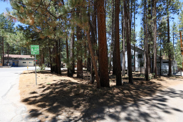 689 Summit Boulevard, Big Bear CA: https://media.crmls.org/mediaz/f40aeb8d-754c-486a-9983-d867b9ab337e.jpg