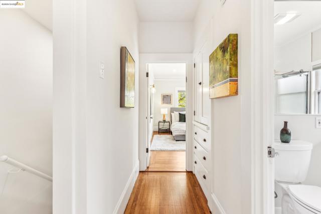 952 Kingston Ave, Piedmont CA: https://media.crmls.org/mediaz/f40af58e-a5a3-44ab-a7f1-6ffc1c4778f0.jpg