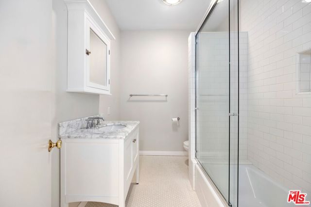 2562 Mandeville Canyon Road, Los Angeles CA: https://media.crmls.org/mediaz/f40b3802-9512-4135-804c-4088f7b83a90.jpg