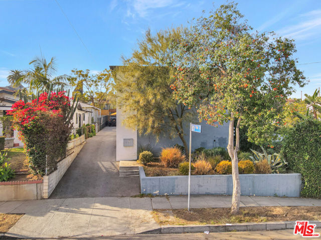 901 Rosemont Avenue, Los Angeles CA: https://media.crmls.org/mediaz/f40ba464-7d60-4267-a3e1-4cab94594eba.jpg