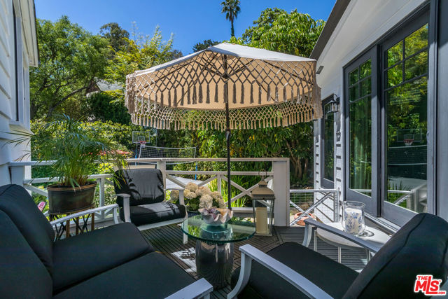 2205 Beverly Glen Place, Los Angeles CA: https://media.crmls.org/mediaz/f40d7643-5cd8-4a56-9392-7454090a413c.jpg