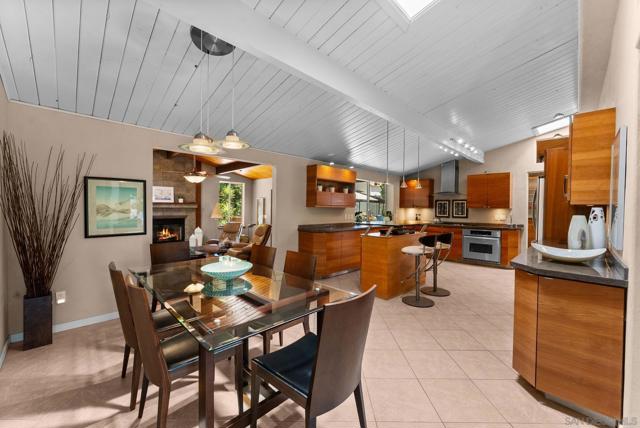1767 Wind River Road, El Cajon CA: https://media.crmls.org/mediaz/f40d9228-2511-476b-9c19-7ddbc1ff5594.jpg