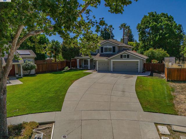 96 Trixie Dr, Livermore CA: https://media.crmls.org/mediaz/f40df059-93ce-4449-aaa7-f88e16ac21b5.jpg