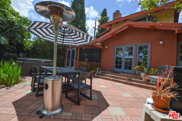 11136 Lucerne Avenue, Culver City CA: https://media.crmls.org/mediaz/f40e07e5-39f6-4df4-ac20-28bdf6f154f5.jpg