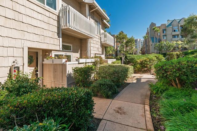 Detail Gallery Image 22 of 34 For 4094 Mahaila Ave #B,  San Diego,  CA 92122 - 3 Beds | 2/1 Baths