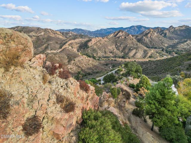 1561 Lookout Drive, Agoura Hills CA: https://media.crmls.org/mediaz/f40ecae1-8bfe-437e-a2bd-8647046a6675.jpg