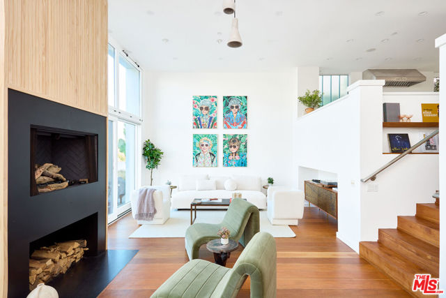 5106 Pacific Avenue, Marina del Rey CA: https://media.crmls.org/mediaz/f40eddb6-86b5-4d33-82e8-25e22fe26440.jpg