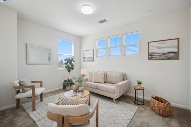 1109 Marsala Cir, Salinas CA: https://media.crmls.org/mediaz/f40efc0b-ade2-401a-8052-771db0129de0.jpg