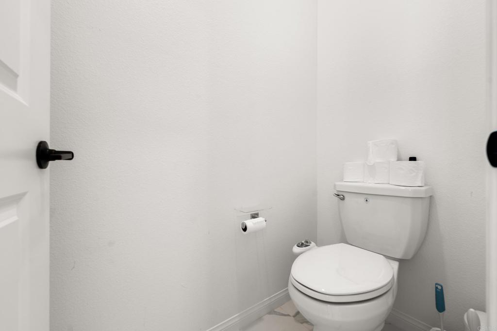 https://media.crmls.org/mediaz/f40f309e-1d93-482d-b374-b92b96c2483c.jpg?preset=X-Large