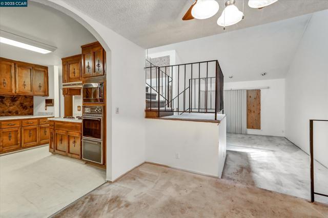 1069 16Th St, Oakland CA: https://media.crmls.org/mediaz/f4107f0d-aada-4e00-9c7a-51297b8bb2b3.jpg