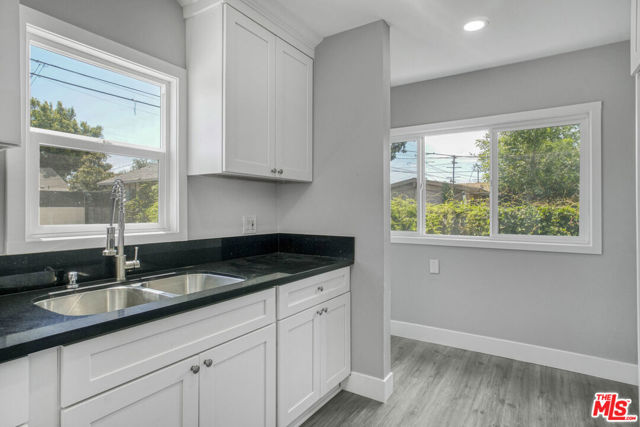 1256 Exposition Boulevard, Los Angeles CA: https://media.crmls.org/mediaz/f4126da6-dc4d-478c-aa6d-0542857ebb75.jpg
