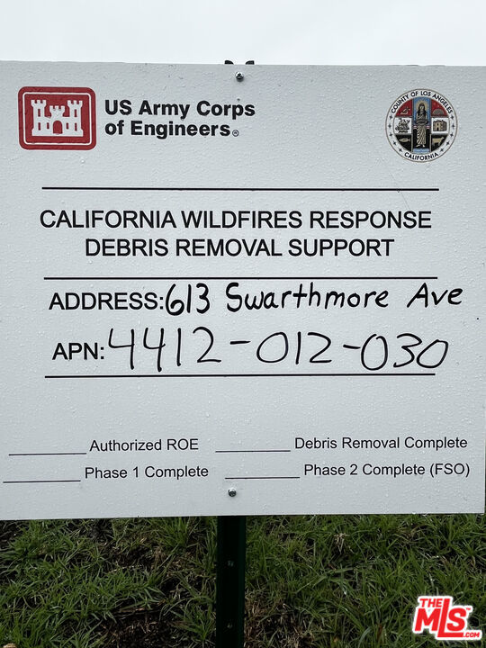 613 Swarthmore Avenue, Pacific Palisades CA: https://media.crmls.org/mediaz/f4129d2e-3bb9-4552-97f8-4b589e9ff9f0.jpg