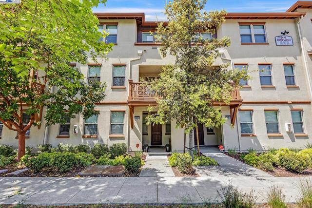 2683 5Th St, Alameda CA: https://media.crmls.org/mediaz/f412c3db-6fd7-4baa-ac4b-e9d9769a8c3a.jpg
