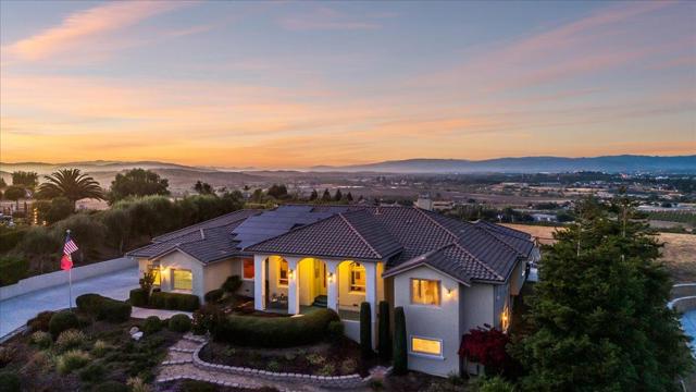 4116 Ashford Circle, Hollister CA: https://media.crmls.org/mediaz/f412eb0a-27e9-40d3-aba9-4bf5faa5167b.jpg
