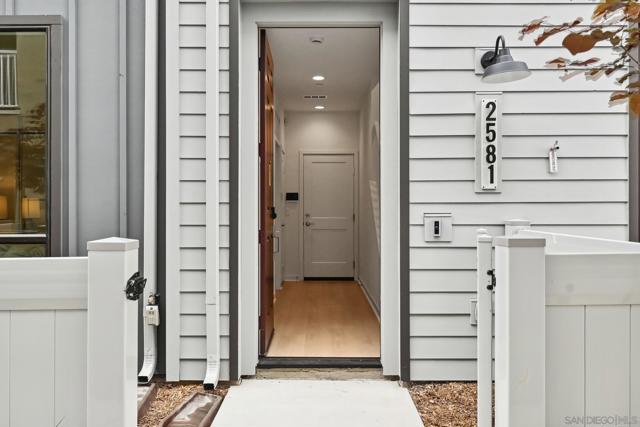 2581 Broom Ln, Carlsbad CA: https://media.crmls.org/mediaz/f4130c22-68ad-4b1f-a608-7be8672b65ca.jpg