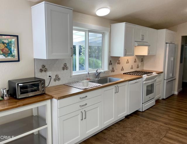 29331 Albion Ridge Road, Albion CA: https://media.crmls.org/mediaz/f413132a-99c6-4636-af0e-82f273956dc5.jpg