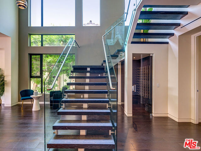 6360 Maryland Drive, Los Angeles CA: https://media.crmls.org/mediaz/f41323c9-7c84-4c80-b940-af21abab394d.jpg