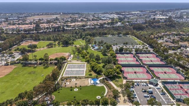 902 Caminito Madrigal, Carlsbad CA: https://media.crmls.org/mediaz/f41326ef-e438-4efe-9616-8025d3b8f72d.jpg
