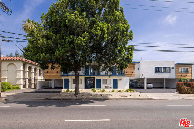 Image 4 of 52 For 15115 Victory Boulevard