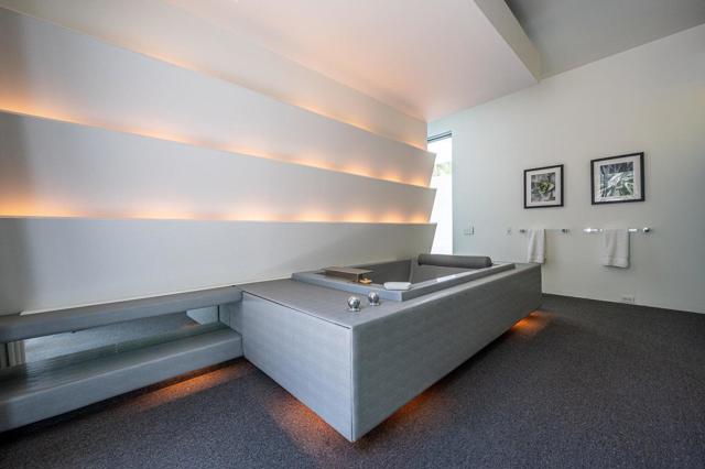 520 W ViA Lola, Palm Springs CA: https://media.crmls.org/mediaz/f4143c66-8cd0-4172-8668-3639611dfab3.jpg