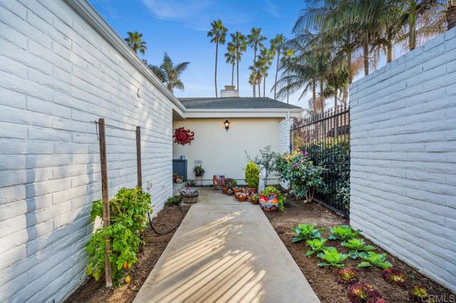 Detail Gallery Image 7 of 73 For 75 Half Moon Bend, Coronado,  CA 92118 - 3 Beds | 2 Baths