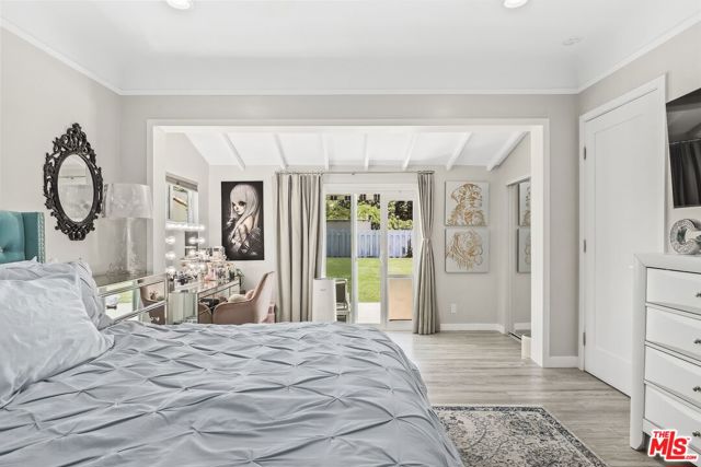 6526 San Vicente Boulevard, Los Angeles CA: https://media.crmls.org/mediaz/f414b2fe-7cf7-4801-be6b-4bdef70554b2.jpg