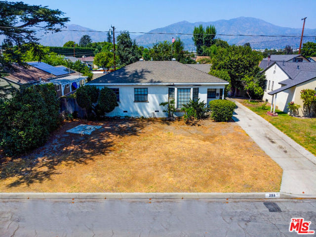 253 W El Sur Street, Monrovia CA: https://media.crmls.org/mediaz/f4150c64-fe06-409f-8689-0077c1c93a09.jpg