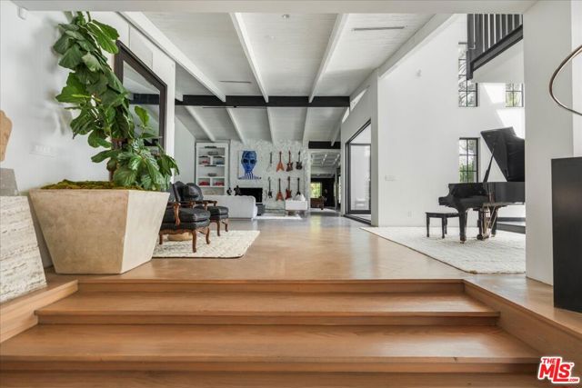1100 Pine Drive, Beverly Hills CA: https://media.crmls.org/mediaz/f41549a3-516f-47fd-a800-83a1e0f2329c.jpg