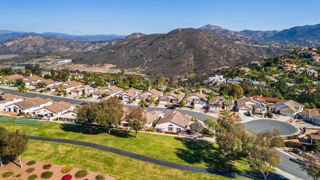 18113 Calle Estepona, San Diego CA: https://media.crmls.org/mediaz/f4156708-5f46-4b18-bdf8-d92399e55404.jpg