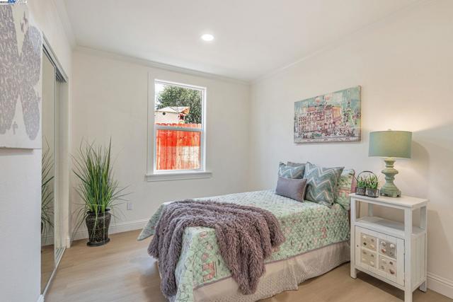 6927 Sunkist Dr, Oakland CA: https://media.crmls.org/mediaz/f4160727-5498-4b00-90c9-e039b186c950.jpg