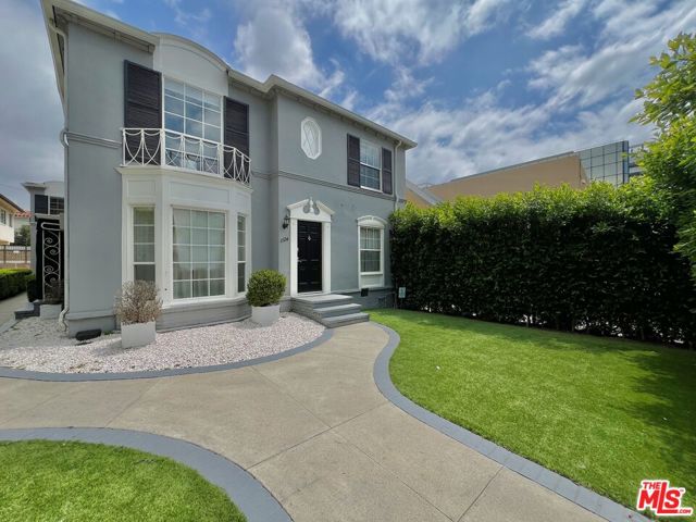 1724 El Cerrito Place, Los Angeles CA: https://media.crmls.org/mediaz/f4160d32-dcc0-4d6d-9816-0d41284be53d.jpg