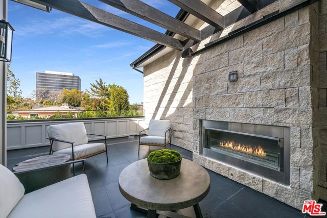 15907 Valley Vista Boulevard, Encino CA: https://media.crmls.org/mediaz/f4167abe-ac24-4eca-a733-309e30744a80.jpg