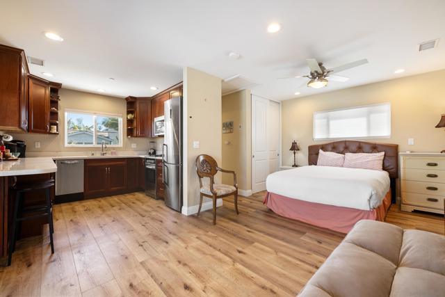 839 Reed Avenue, Pacific Beach (San Diego) CA: https://media.crmls.org/mediaz/f416a0c8-3ca3-4175-b678-cbc7b9f477e2.jpg
