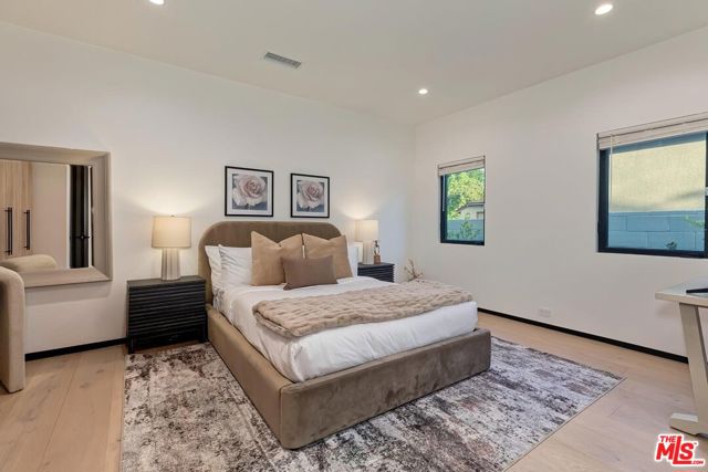 5437 Noble Avenue, Sherman Oaks CA: https://media.crmls.org/mediaz/f4178123-e12f-4361-9af9-cbe6e574bb67.jpg