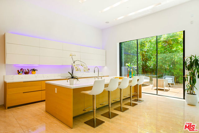 619 N Harper Avenue, Los Angeles CA: https://media.crmls.org/mediaz/f4179554-e44d-4f68-9a14-5711f3573b12.jpg